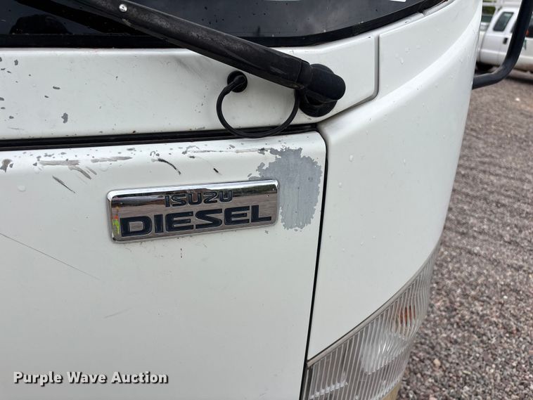 image for item EL2542 2011 Isuzu NRR Crew Cab dump truck