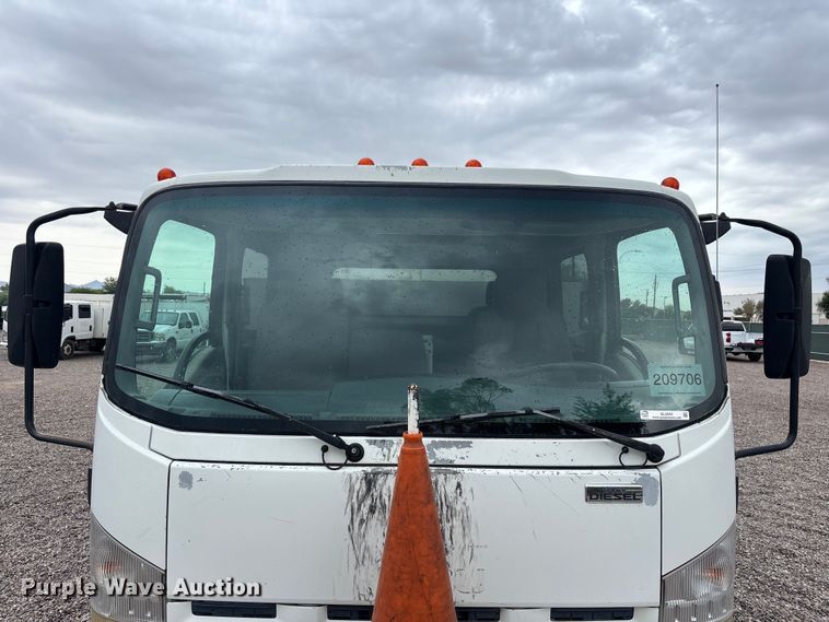 image for item EL2542 2011 Isuzu NRR Crew Cab dump truck
