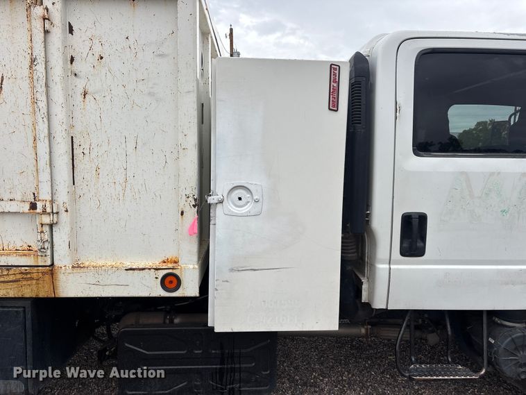 image for item EL2542 2011 Isuzu NRR Crew Cab dump truck