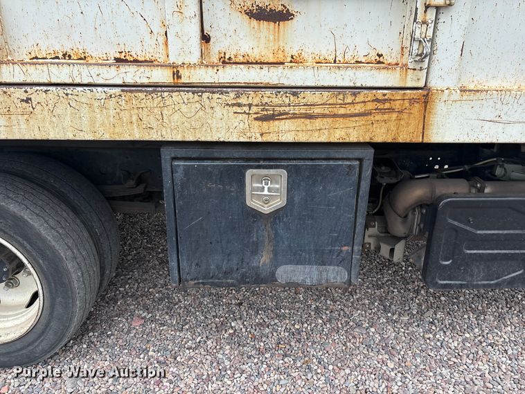 image for item EL2542 2011 Isuzu NRR Crew Cab dump truck