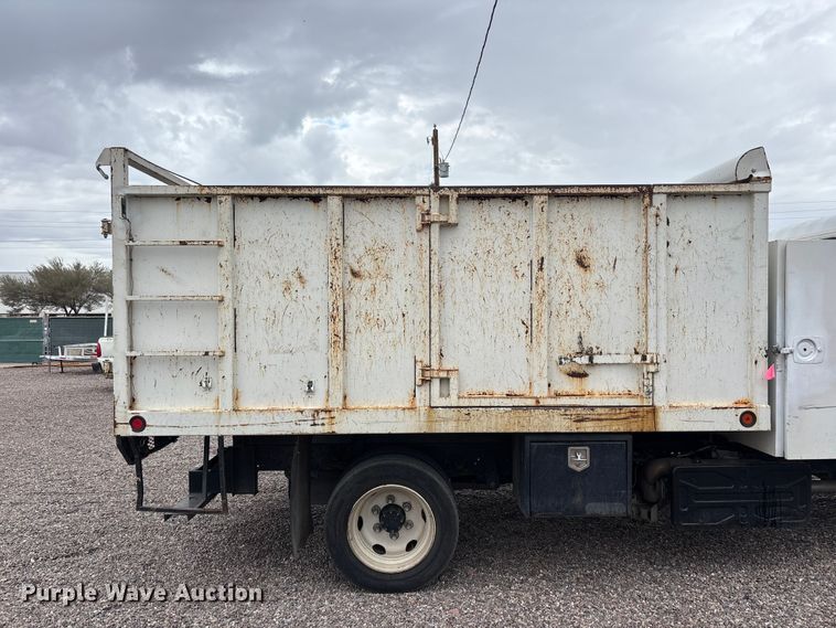 image for item EL2542 2011 Isuzu NRR Crew Cab dump truck