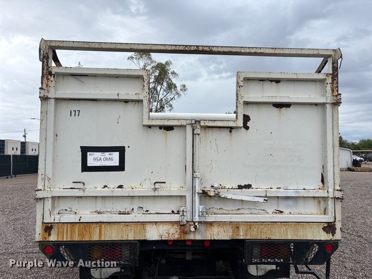 image for item EL2542 2011 Isuzu NRR Crew Cab dump truck