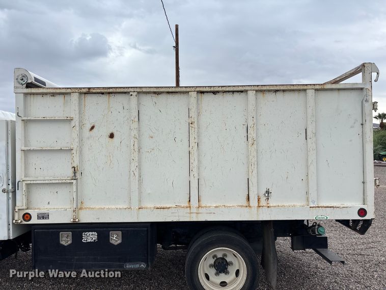 image for item EL2542 2011 Isuzu NRR Crew Cab dump truck