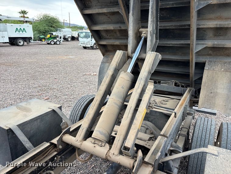 image for item EL2542 2011 Isuzu NRR Crew Cab dump truck