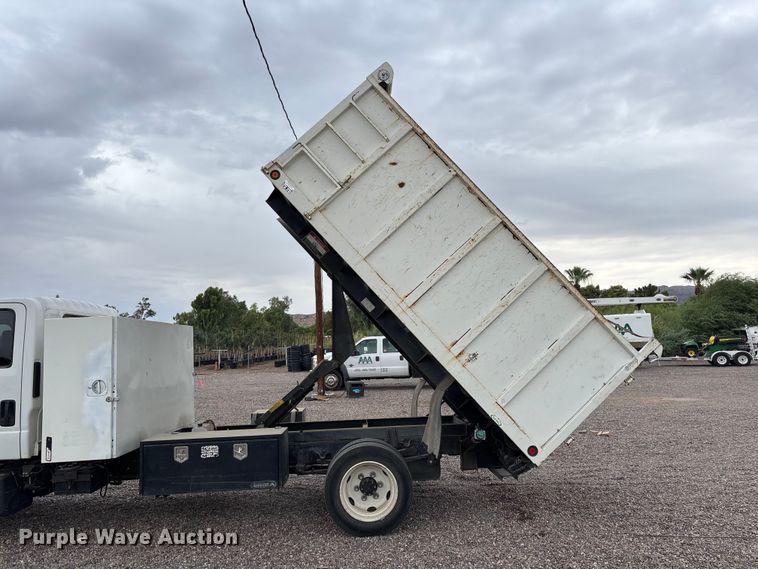 image for item EL2542 2011 Isuzu NRR Crew Cab dump truck