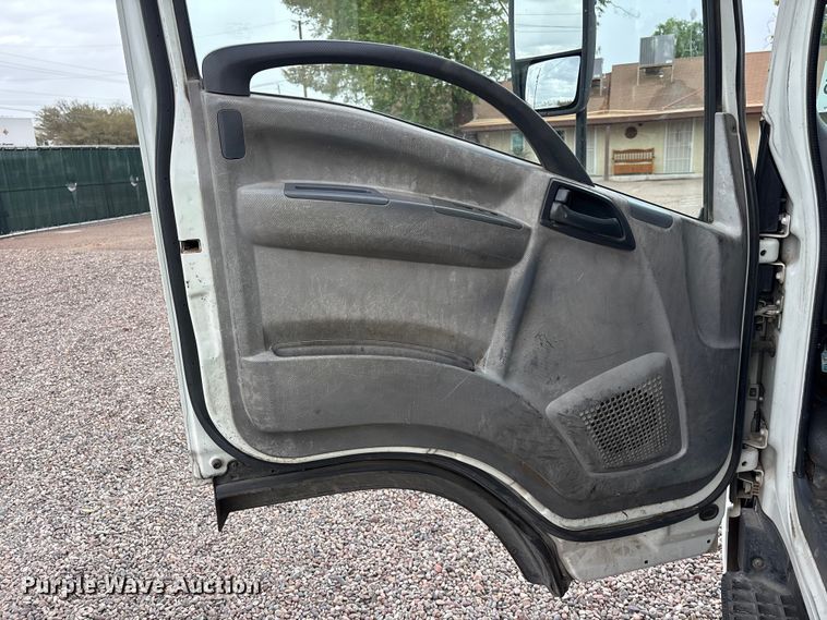 image for item EL2542 2011 Isuzu NRR Crew Cab dump truck