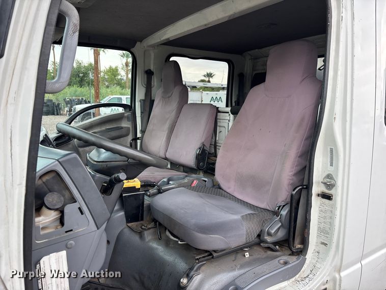 image for item EL2542 2011 Isuzu NRR Crew Cab dump truck