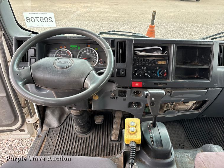 image for item EL2542 2011 Isuzu NRR Crew Cab dump truck