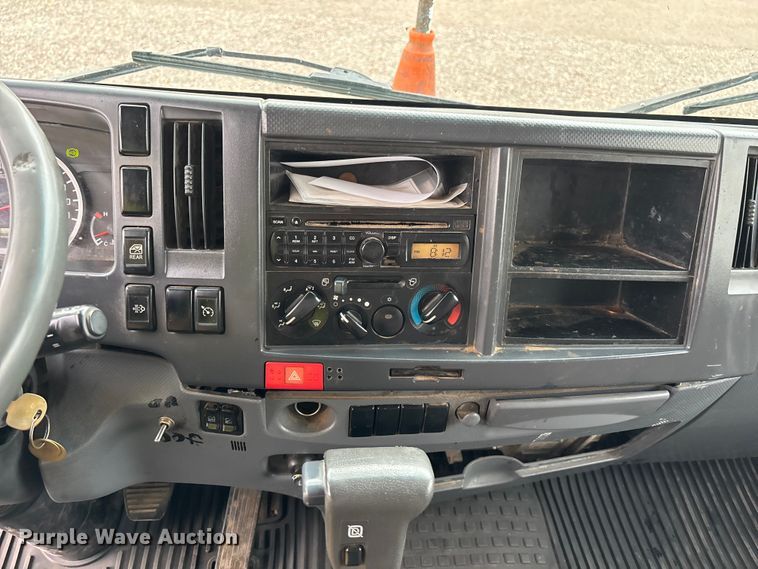 image for item EL2542 2011 Isuzu NRR Crew Cab dump truck