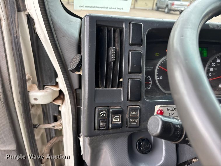 image for item EL2542 2011 Isuzu NRR Crew Cab dump truck