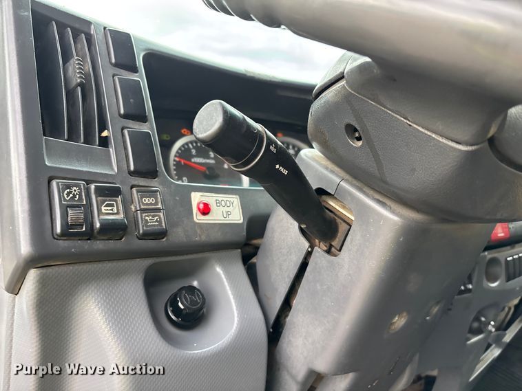 image for item EL2542 2011 Isuzu NRR Crew Cab dump truck