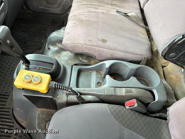 image for item EL2542 2011 Isuzu NRR Crew Cab dump truck