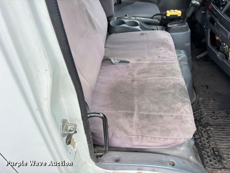 image for item EL2542 2011 Isuzu NRR Crew Cab dump truck