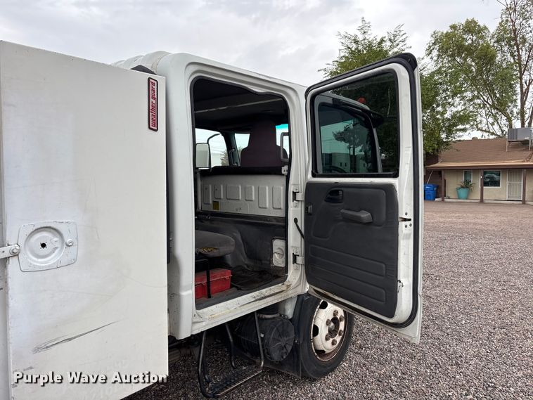 image for item EL2542 2011 Isuzu NRR Crew Cab dump truck