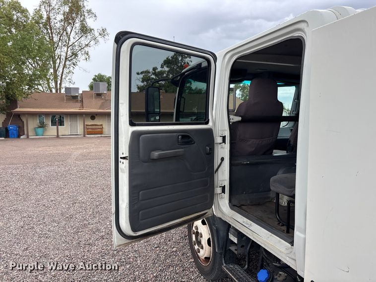 image for item EL2542 2011 Isuzu NRR Crew Cab dump truck