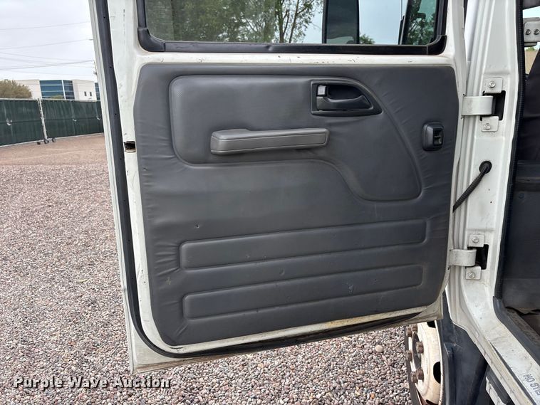 image for item EL2542 2011 Isuzu NRR Crew Cab dump truck