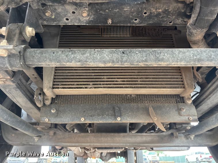 image for item EL2542 2011 Isuzu NRR Crew Cab dump truck