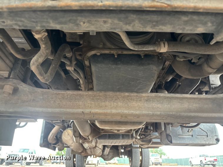 image for item EL2542 2011 Isuzu NRR Crew Cab dump truck