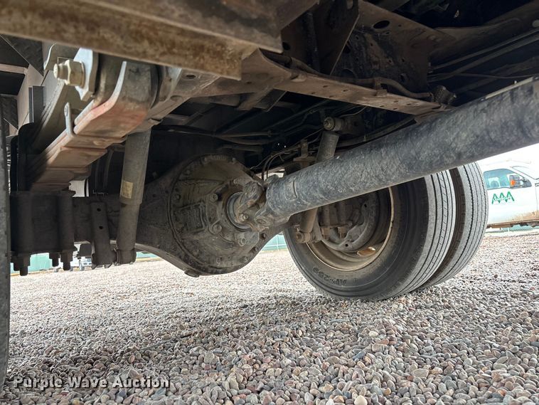 image for item EL2542 2011 Isuzu NRR Crew Cab dump truck