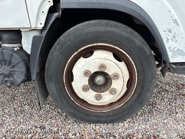 image for item EL2542 2011 Isuzu NRR Crew Cab dump truck