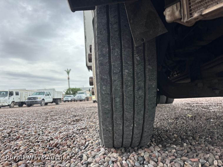 image for item EL2542 2011 Isuzu NRR Crew Cab dump truck