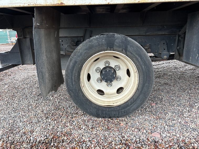 image for item EL2542 2011 Isuzu NRR Crew Cab dump truck