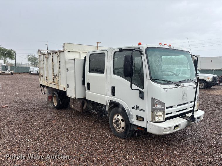 image for item EL2543 2011 Isuzu NRR Crew Cab dump truck