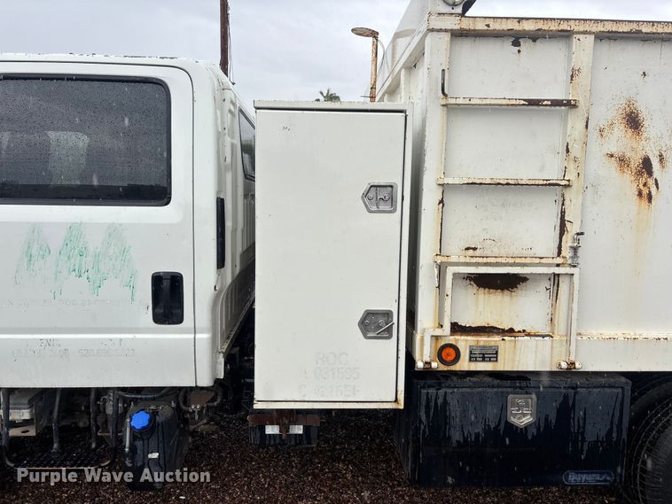 image for item EL2543 2011 Isuzu NRR Crew Cab dump truck