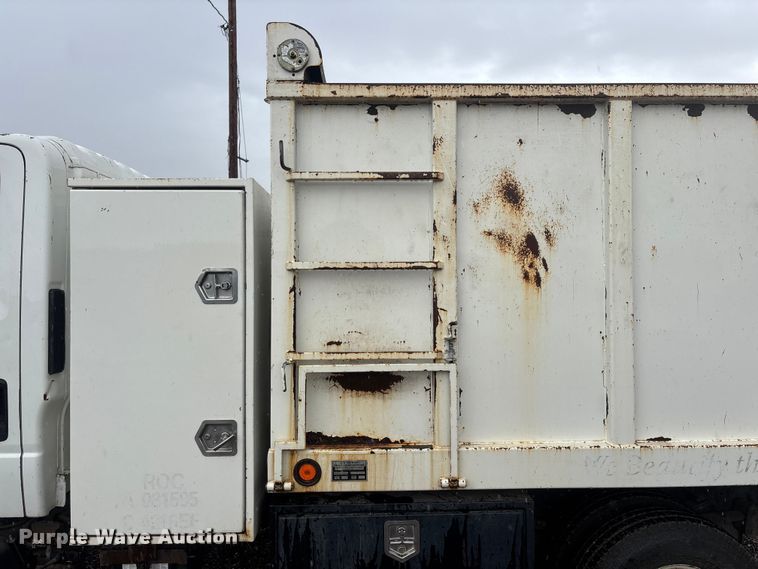 image for item EL2543 2011 Isuzu NRR Crew Cab dump truck