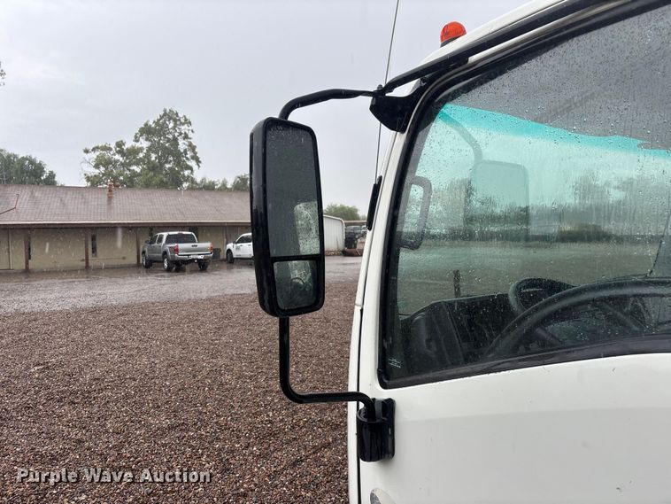 image for item EL2543 2011 Isuzu NRR Crew Cab dump truck
