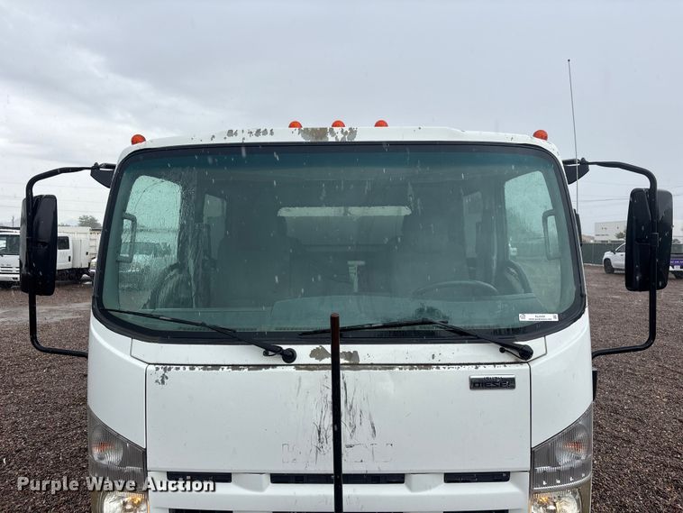 image for item EL2543 2011 Isuzu NRR Crew Cab dump truck
