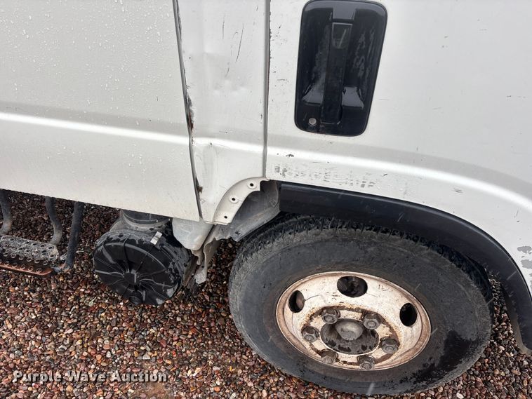 image for item EL2543 2011 Isuzu NRR Crew Cab dump truck