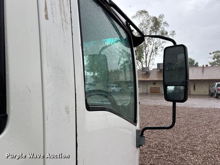 image for item EL2543 2011 Isuzu NRR Crew Cab dump truck