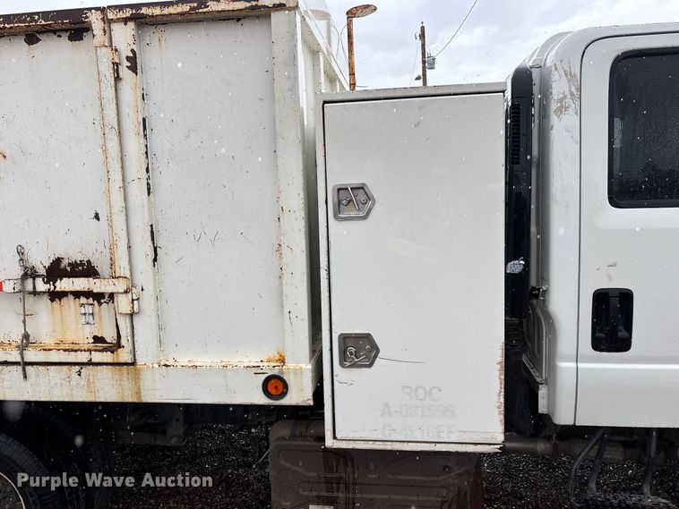 image for item EL2543 2011 Isuzu NRR Crew Cab dump truck
