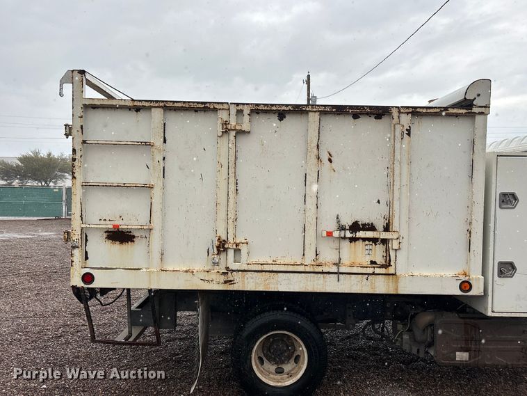 image for item EL2543 2011 Isuzu NRR Crew Cab dump truck