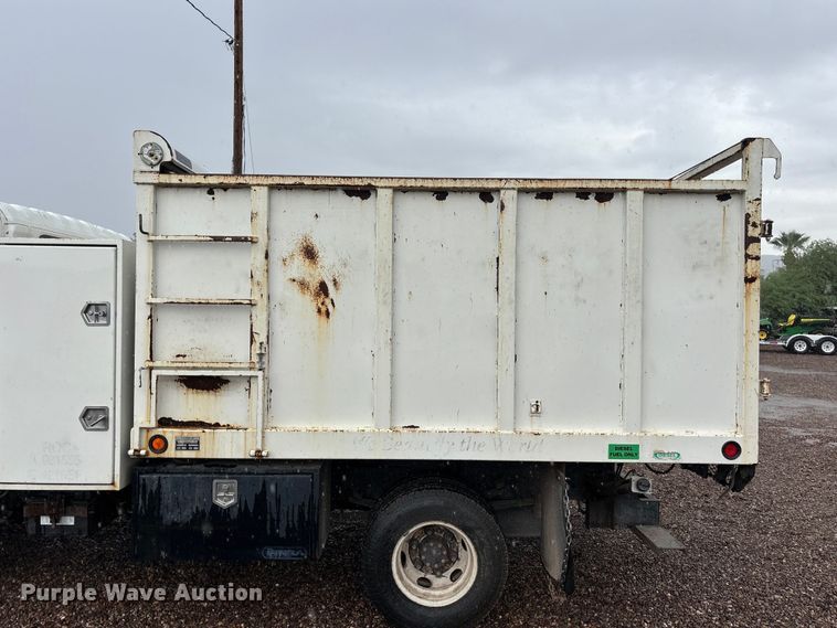 image for item EL2543 2011 Isuzu NRR Crew Cab dump truck