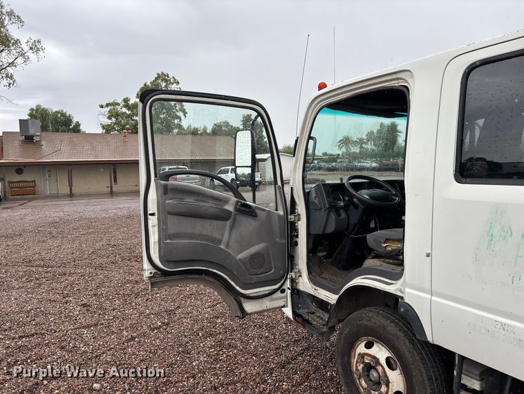 image for item EL2543 2011 Isuzu NRR Crew Cab dump truck