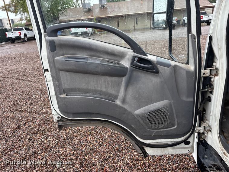 image for item EL2543 2011 Isuzu NRR Crew Cab dump truck