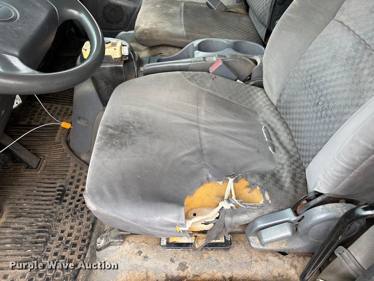 image for item EL2543 2011 Isuzu NRR Crew Cab dump truck