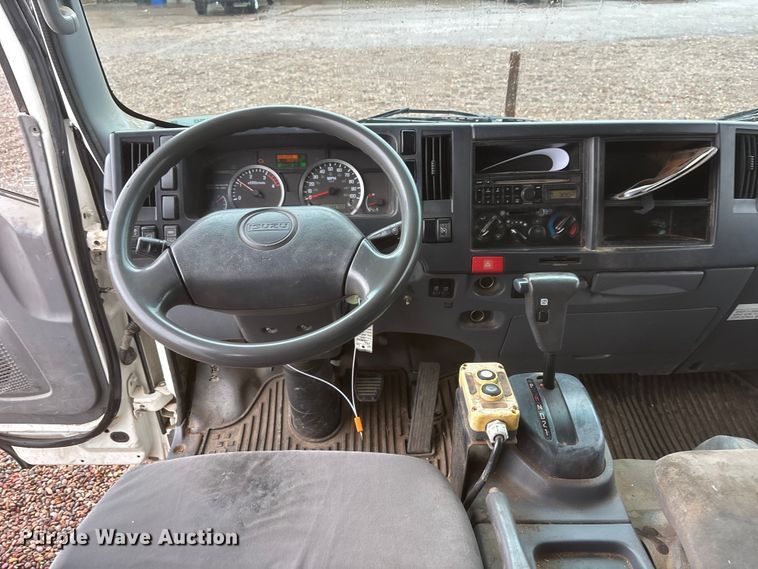 image for item EL2543 2011 Isuzu NRR Crew Cab dump truck