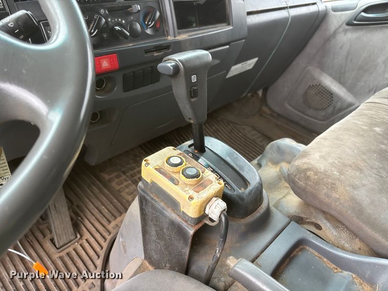 image for item EL2543 2011 Isuzu NRR Crew Cab dump truck