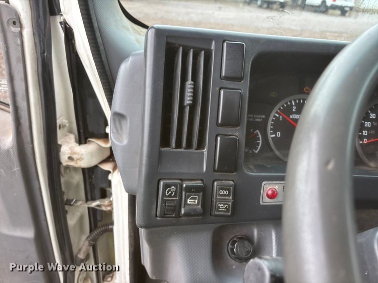 image for item EL2543 2011 Isuzu NRR Crew Cab dump truck