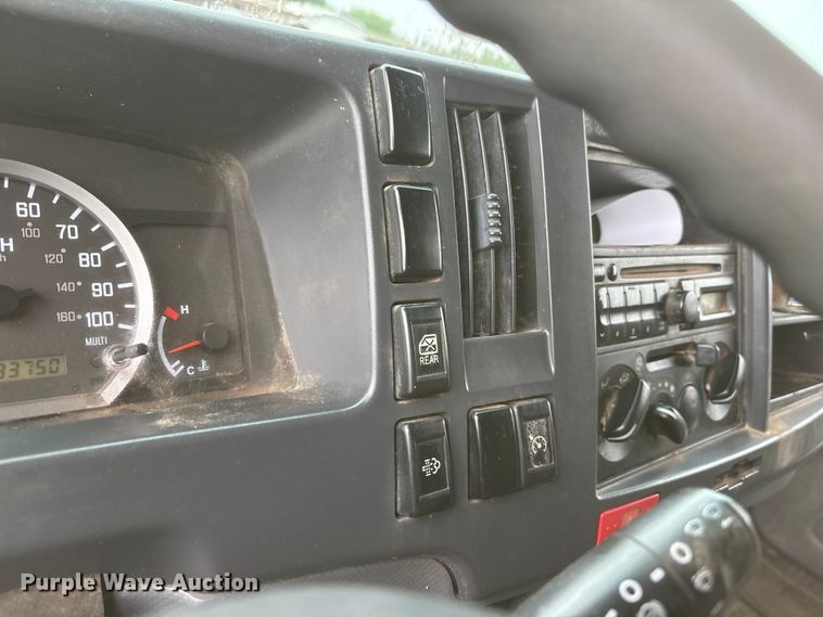image for item EL2543 2011 Isuzu NRR Crew Cab dump truck