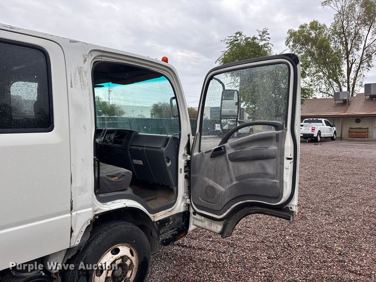 image for item EL2543 2011 Isuzu NRR Crew Cab dump truck