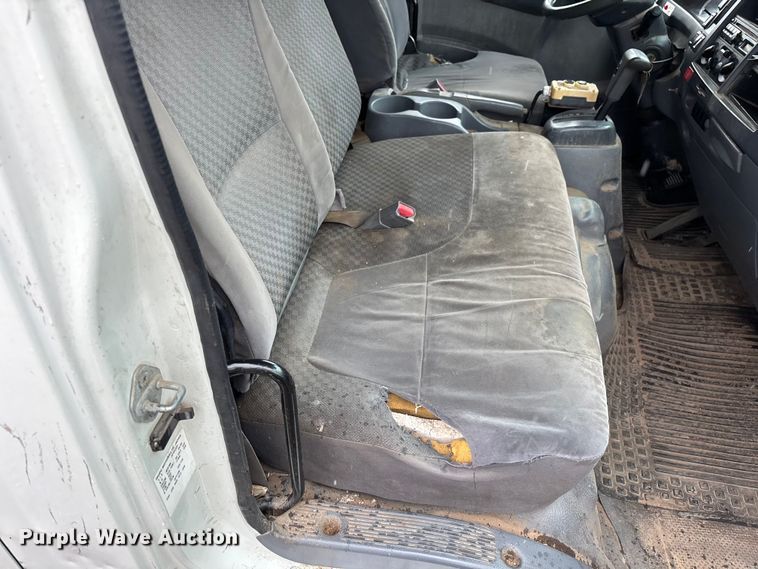 image for item EL2543 2011 Isuzu NRR Crew Cab dump truck