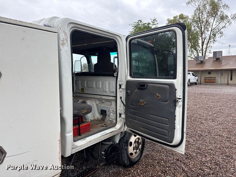 image for item EL2543 2011 Isuzu NRR Crew Cab dump truck