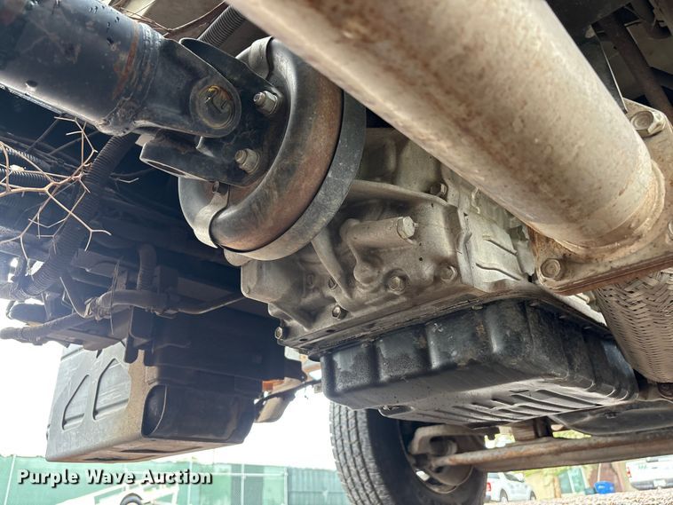 image for item EL2543 2011 Isuzu NRR Crew Cab dump truck