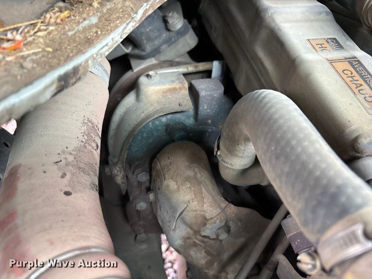 image for item EL2543 2011 Isuzu NRR Crew Cab dump truck