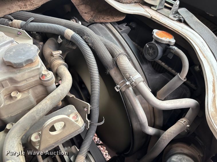 image for item EL2543 2011 Isuzu NRR Crew Cab dump truck