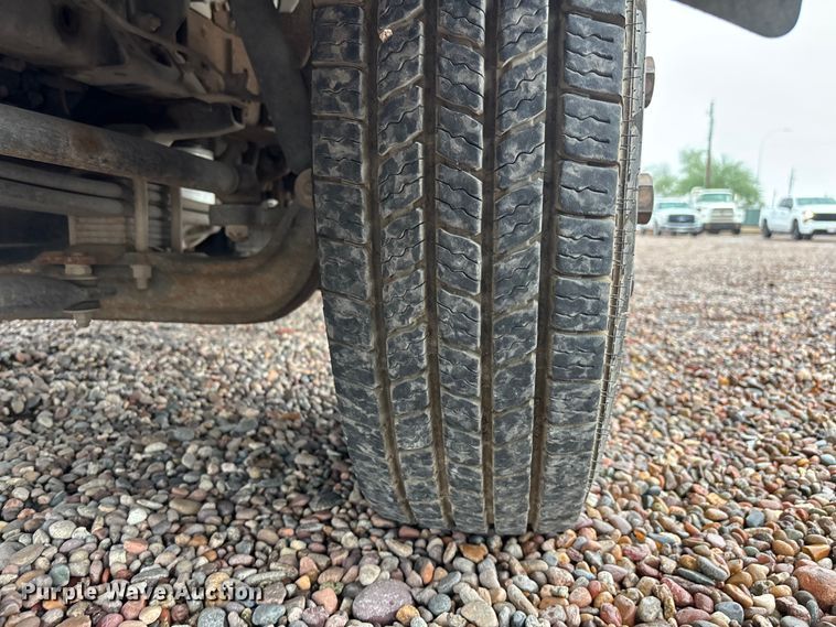 image for item EL2543 2011 Isuzu NRR Crew Cab dump truck